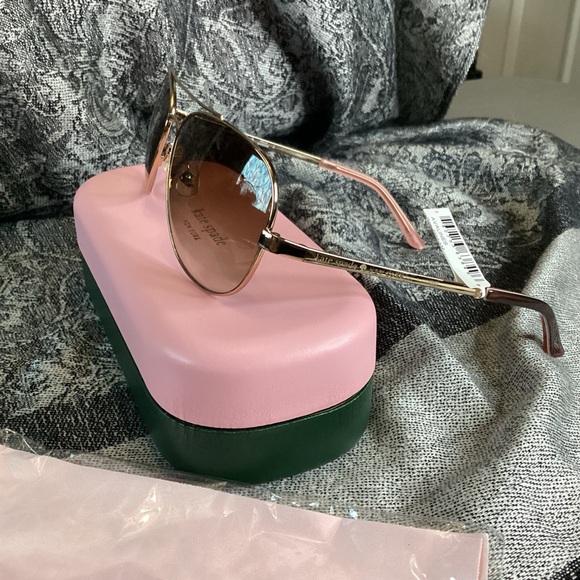 Kate Spade sunglasses NWT aviator gradient lens glasses case and cloth included - Picture 10 of 10